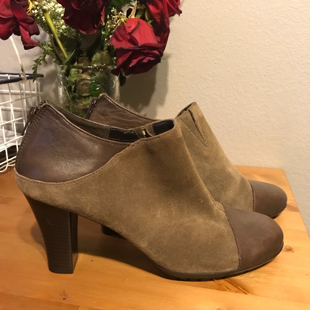 Brand NEW Aerosole leather booties